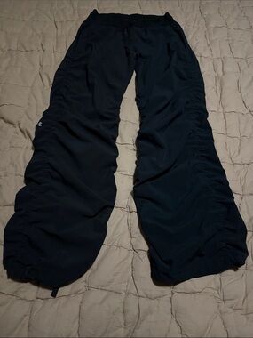 Under Armour women’s Black Ruched Athletic Joggers